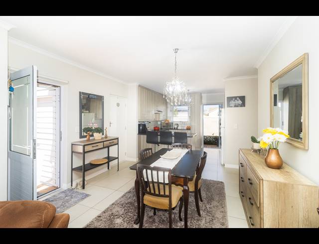 3 BEDROOM FREESTANDING TO LET IN SUNNINGDALE